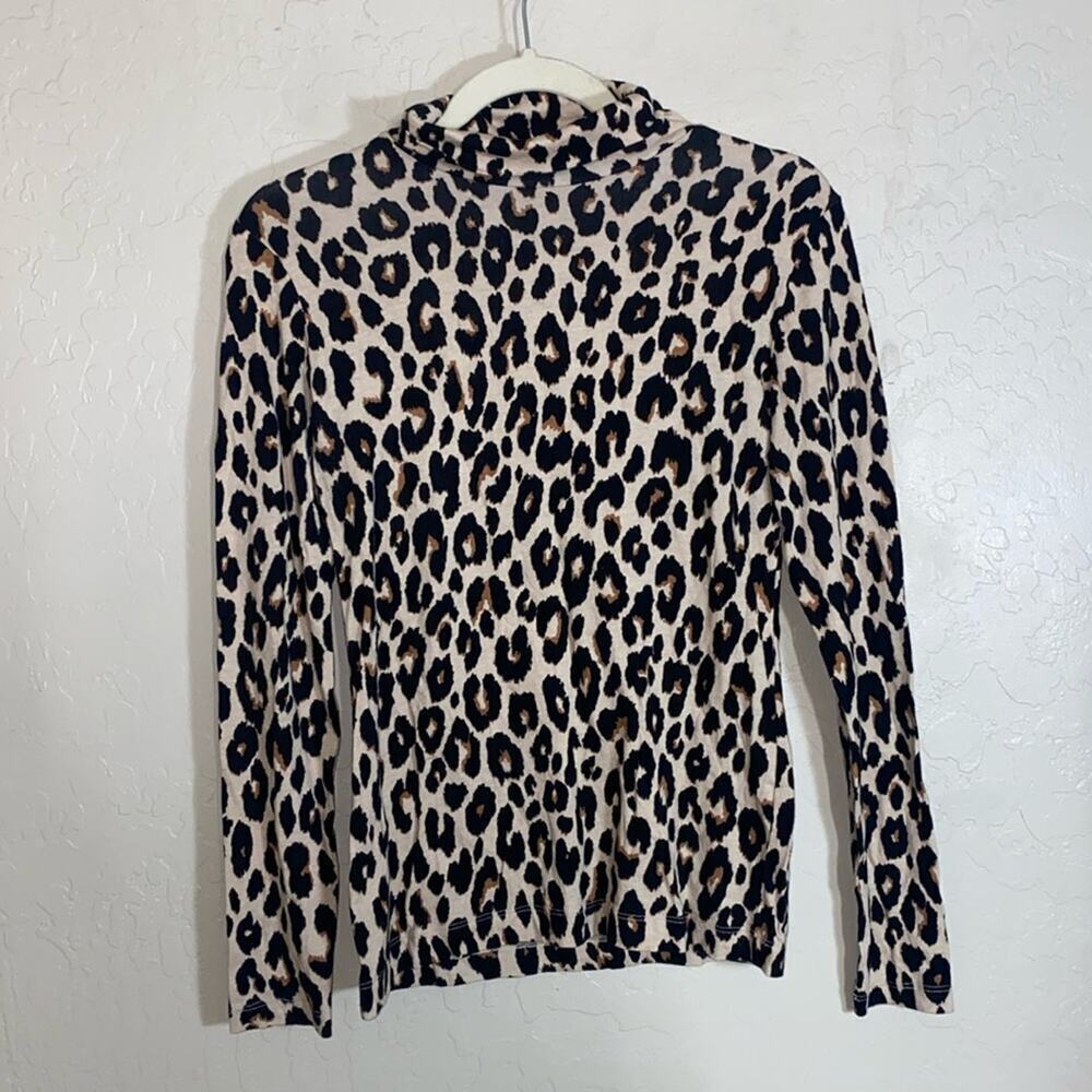 Ann Taylor leopard print long sleeve turtleneck top